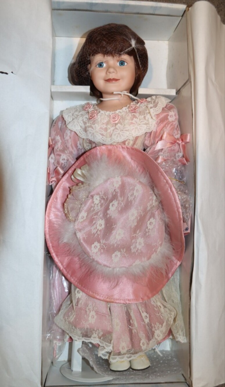 1996 Porcelain Vanessa Doll, Rosemarie 184/500